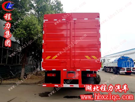 經濟實用簡易型仔豬運輸車輛，東風天錦倉柵式運豬車