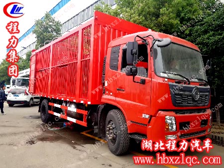 經濟實用簡易型仔豬運輸車輛，東風天錦倉柵式運豬車