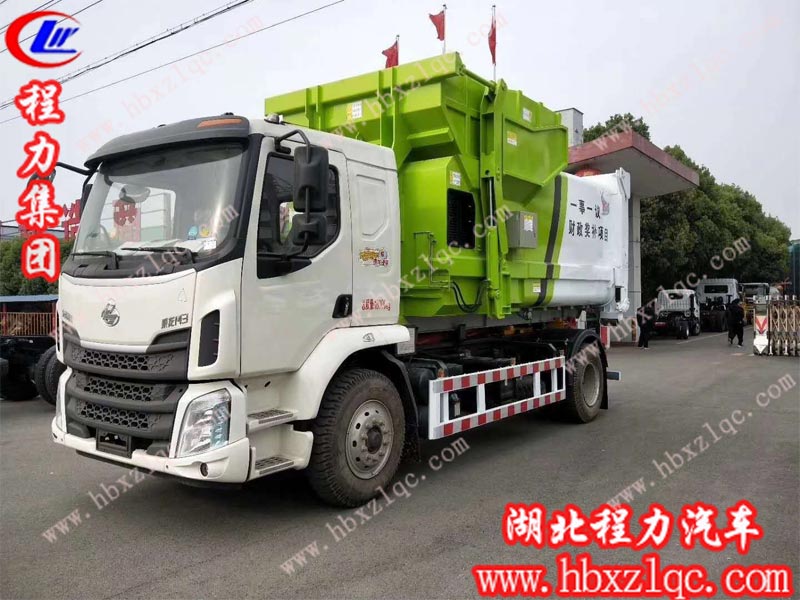 拒二次污染 東風(fēng)柳汽壓縮式垃圾車問(wèn)世