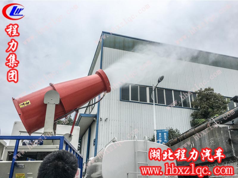 白總在程力專用汽車股份有限公司訂購的12方東風(fēng)D9噴霧車已順利到達(dá)萬州完成交車！