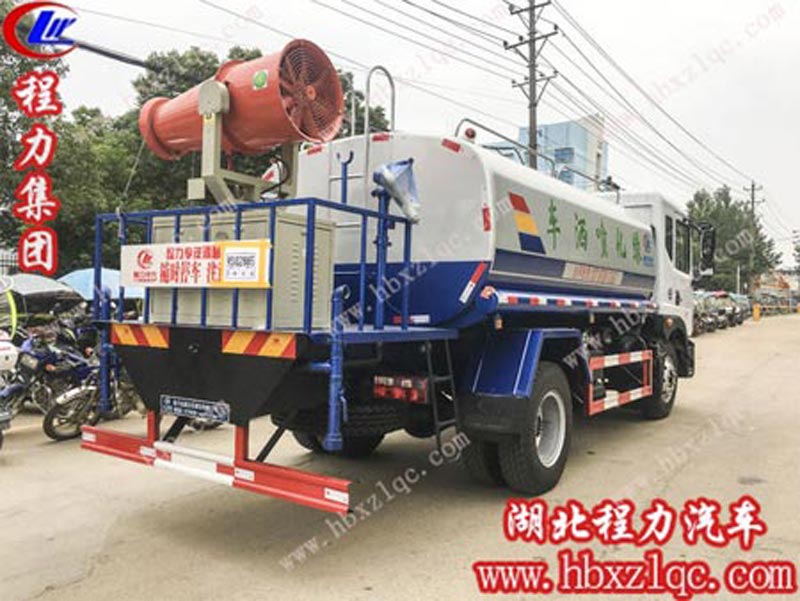 程力集團(tuán)東風(fēng)D9噴霧車--一臺噴霧機(jī)，滿街潤大地