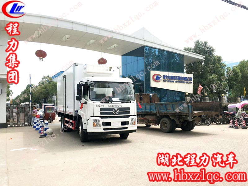 程力專用汽車股份有限公司東風天錦冷藏車順利發(fā)往西藏日喀則！