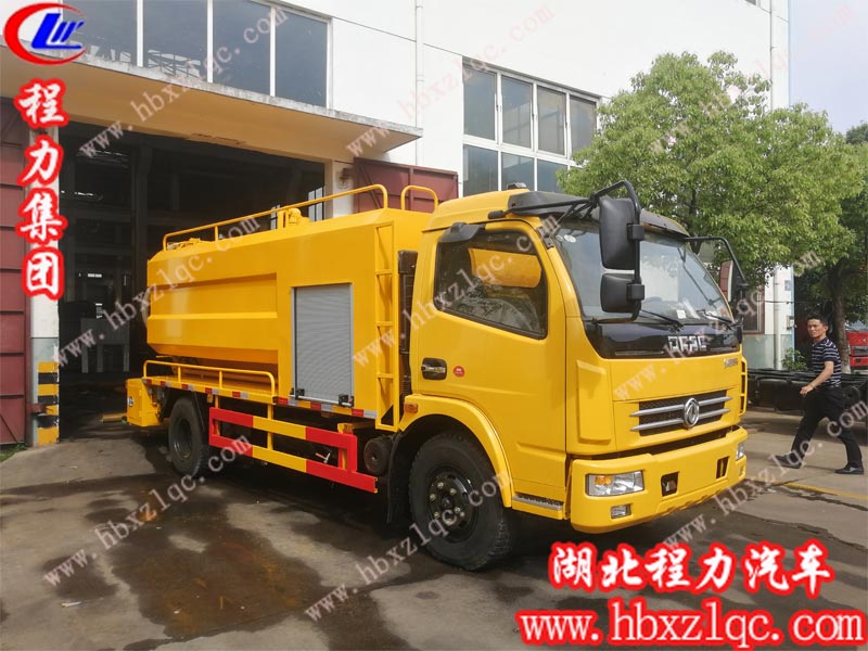 湖北程力集團清洗吸污車遠見聞名，深受廣大客戶追捧的多功能寶車！