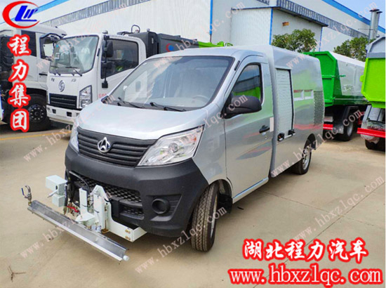 湖北程力專用汽車有限公司長安路面養(yǎng)護車做城市環(huán)境好幫手！
