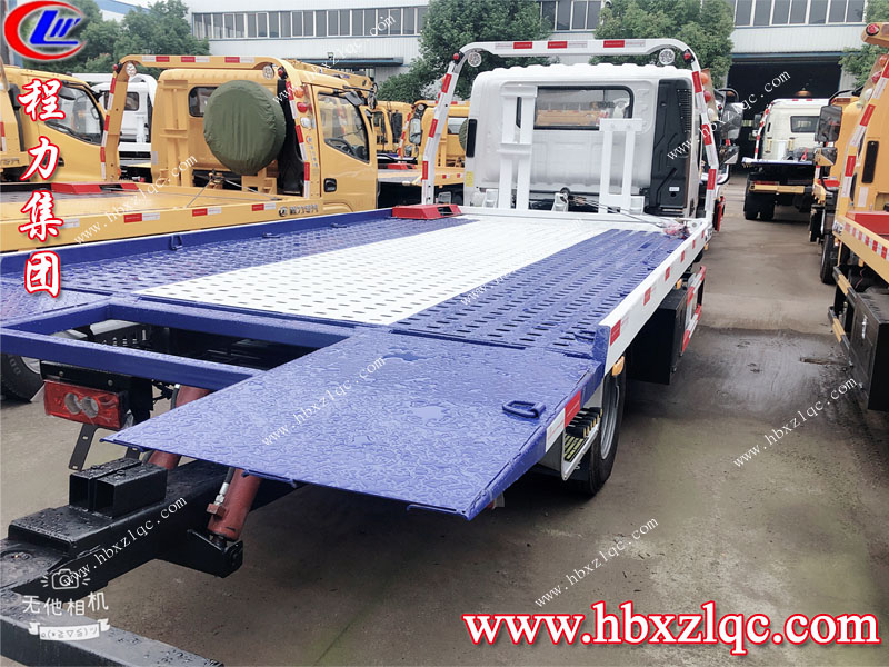 遙遠的新疆烏魯木齊，程力集團歐馬可一拖二清障車成功入駐