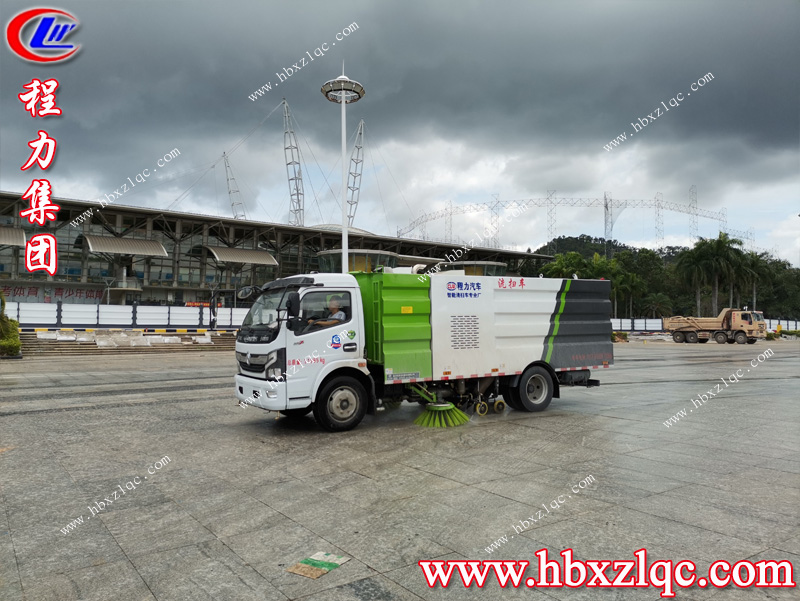 湖北程力集團東風(fēng)凱普特洗掃車送達深圳福田