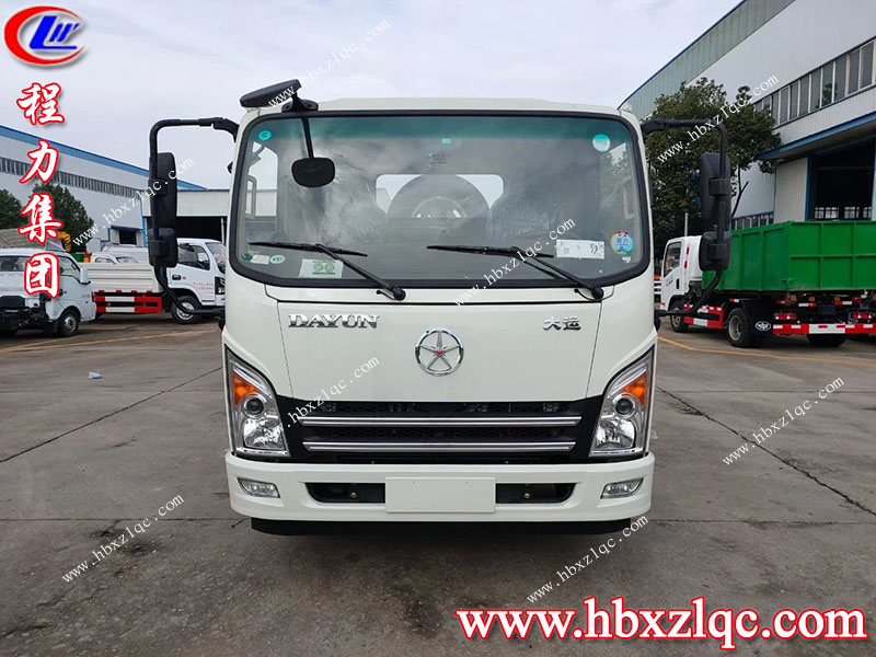 程力集團(tuán)大運(yùn)藍(lán)牌勾臂垃圾車，C證可輕松駕馭