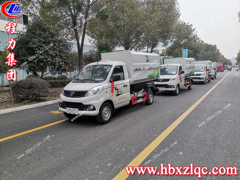 程力集團批量掛桶垃圾車發(fā)往天津客戶所在地。