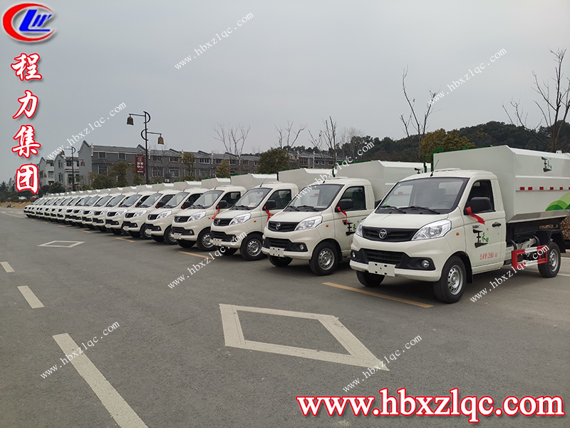 程力集團批量掛桶垃圾車發(fā)往天津客戶所在地。