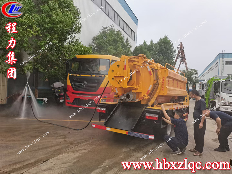 就算狂風(fēng)暴雨，程力小編依然會(huì)在湖北程力車(chē)間等你