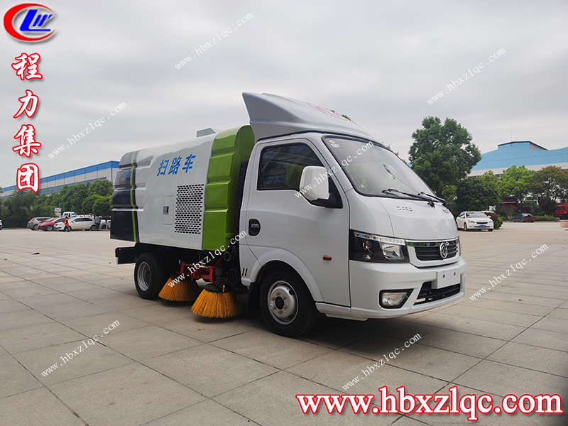 程力集團(tuán)東風(fēng)途逸掃路車，C證即可駕駛，再也不用為找司機(jī)而煩惱啦！