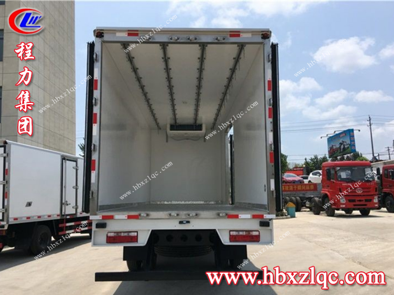 新鮮物，程力集團鮮活水產(chǎn)品運輸車陪您一路領“鮮”