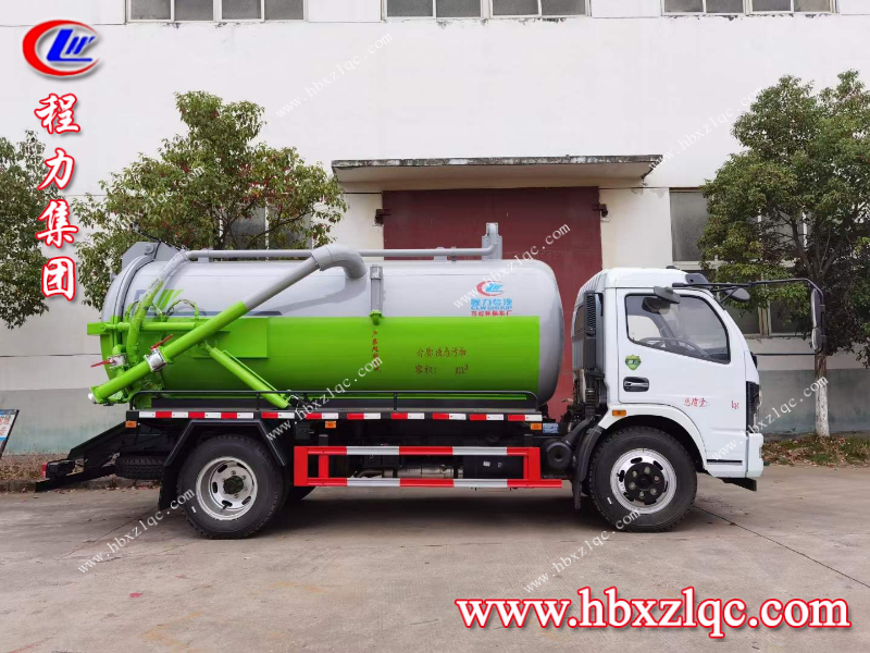 披荊斬棘的大型汽車--吸污車