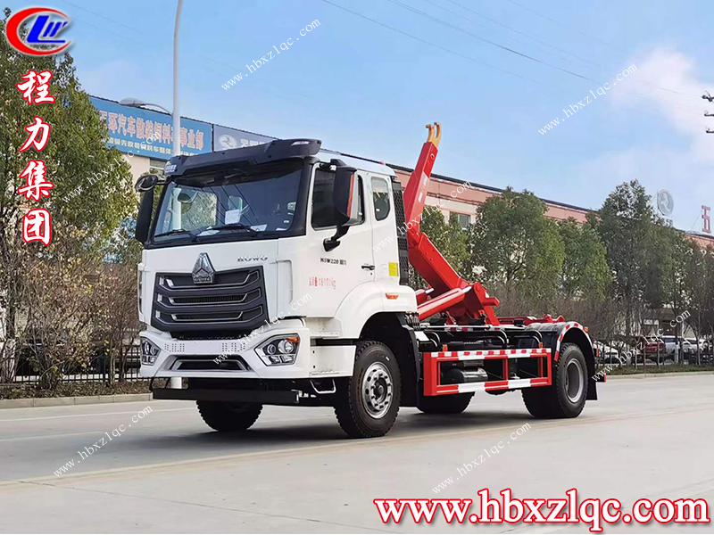 “我們是專業(yè)的垃圾搬運工”---程力集團勾臂垃圾車。