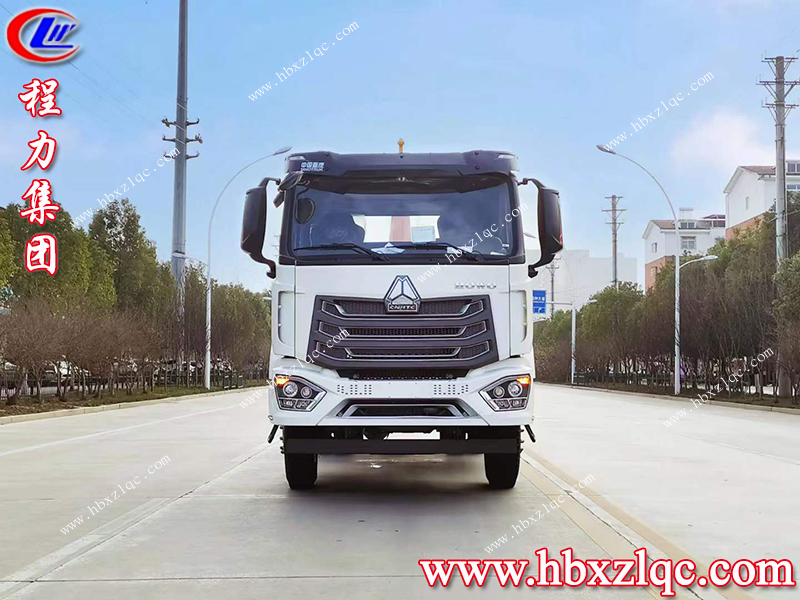 “我們是專業(yè)的垃圾搬運工”---程力集團勾臂垃圾車。