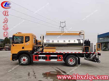 程力智能型瀝青灑布車，打造方便高效快捷的城市道路建設(shè)