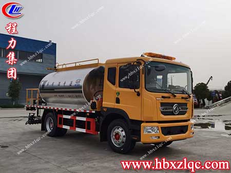 程力智能型瀝青灑布車，打造方便高效快捷的城市道路建設(shè)