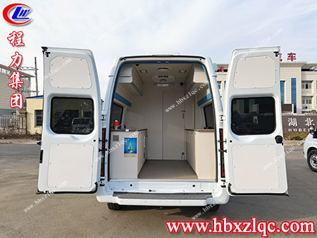 保護(hù)河流生態(tài)，維護(hù)河流的健康生命——福特V348水質(zhì)檢測車
